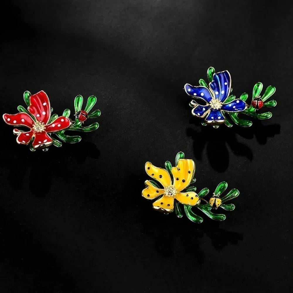 *QUINLAN* Red x Green Fashion Floral Ladybug Brooch